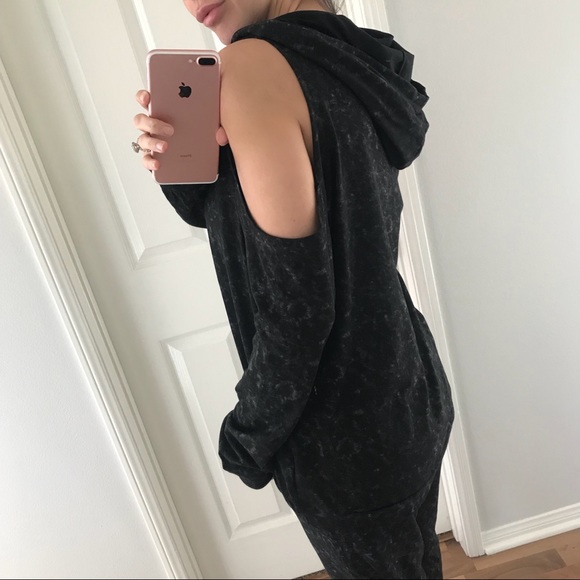 NOT AVAILABLEEE - Picture 2 of 8